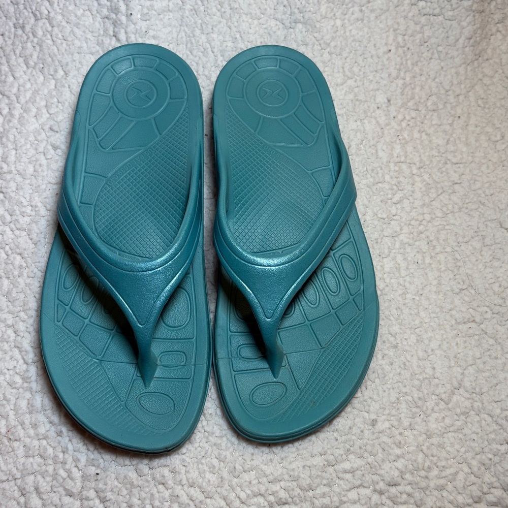 Aetrex Teal Women's Flip Flop Sandals - Picture 2 of 5